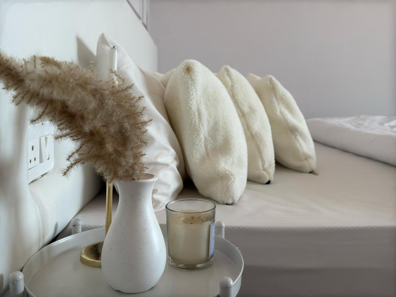 Exstasy Stays - Bathtub Rooms & Cafe - Your Romantic & Cozy Getaway - Thhpsociety - Муктешвар Экстерьер фото